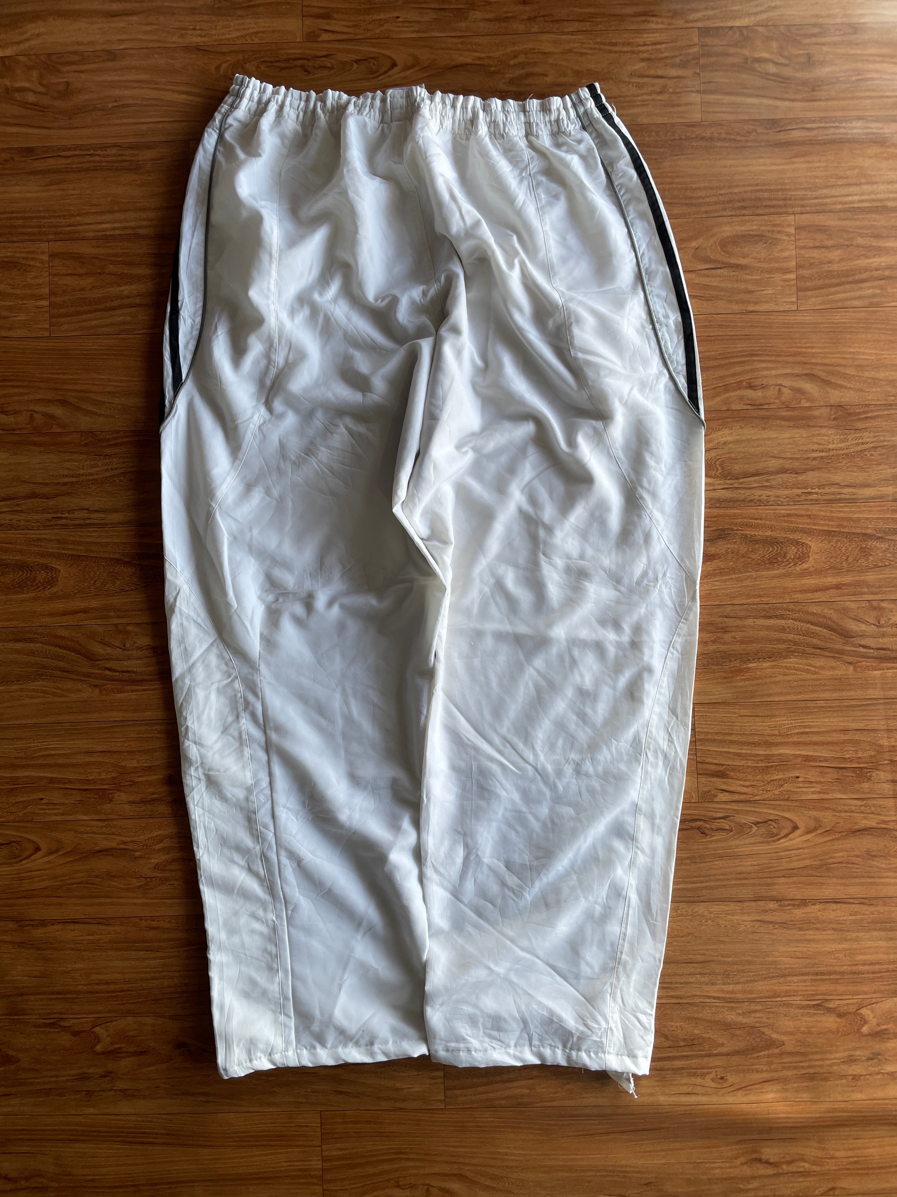 white 3 stripe(W32-34 L39)