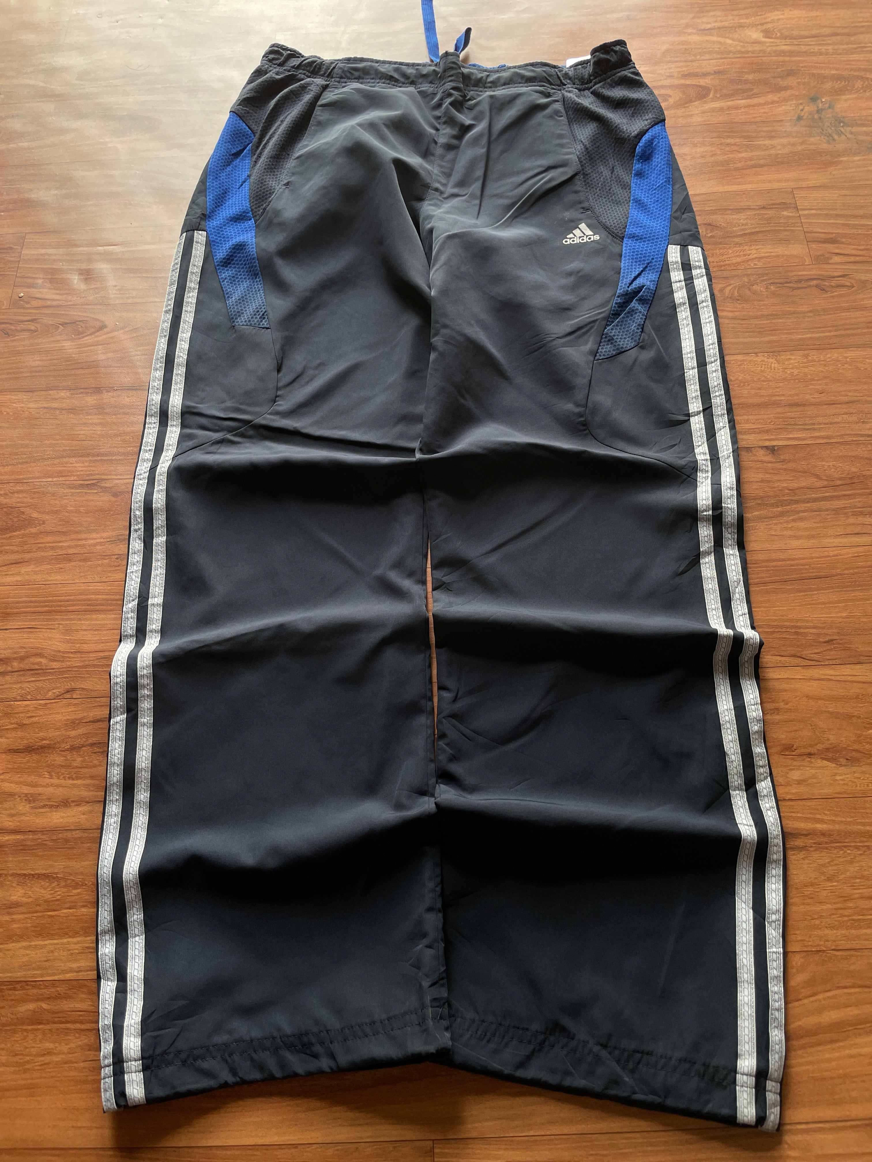Adidas- M