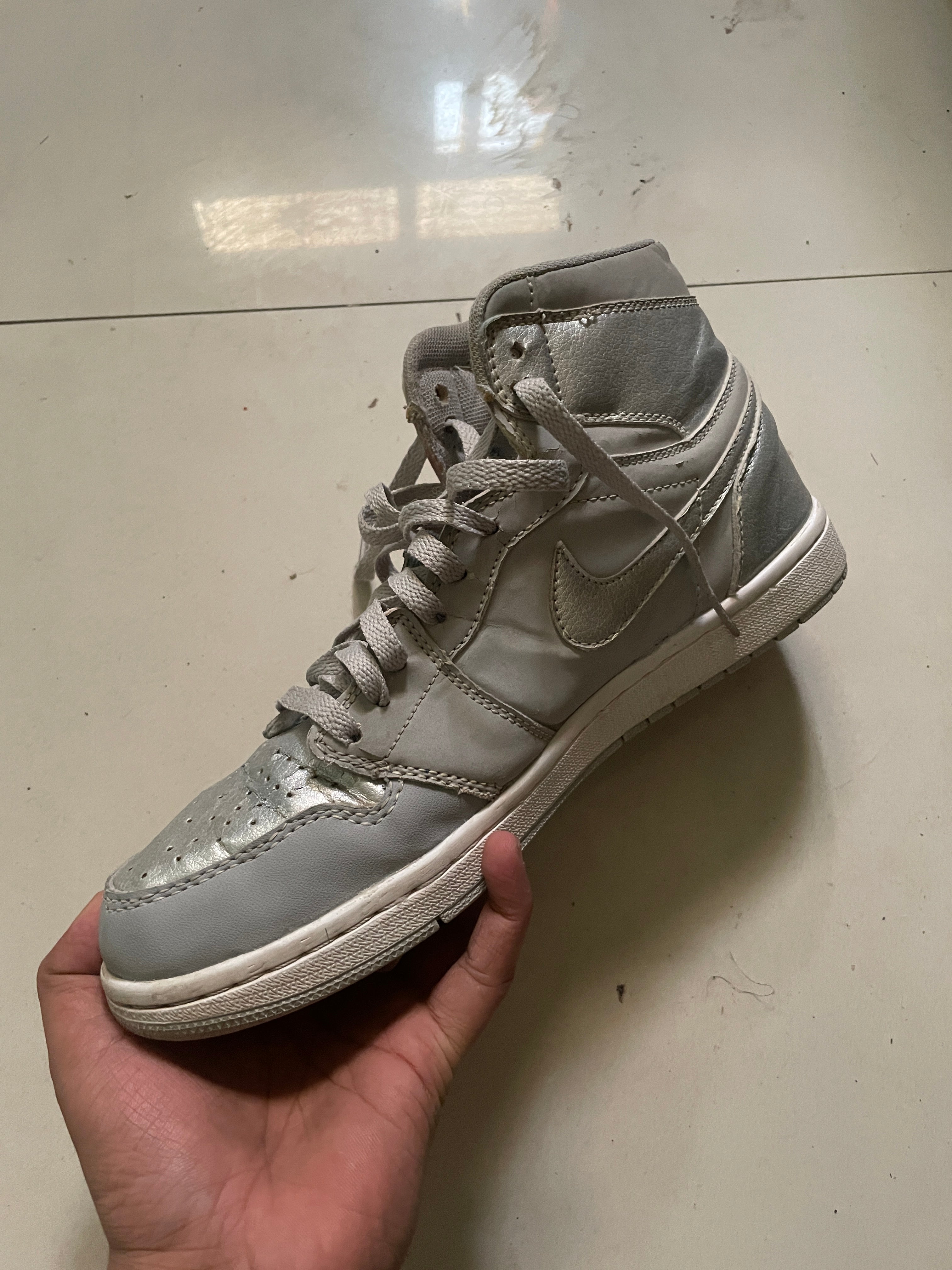 JORDAN 1 RETRO- UK8.5