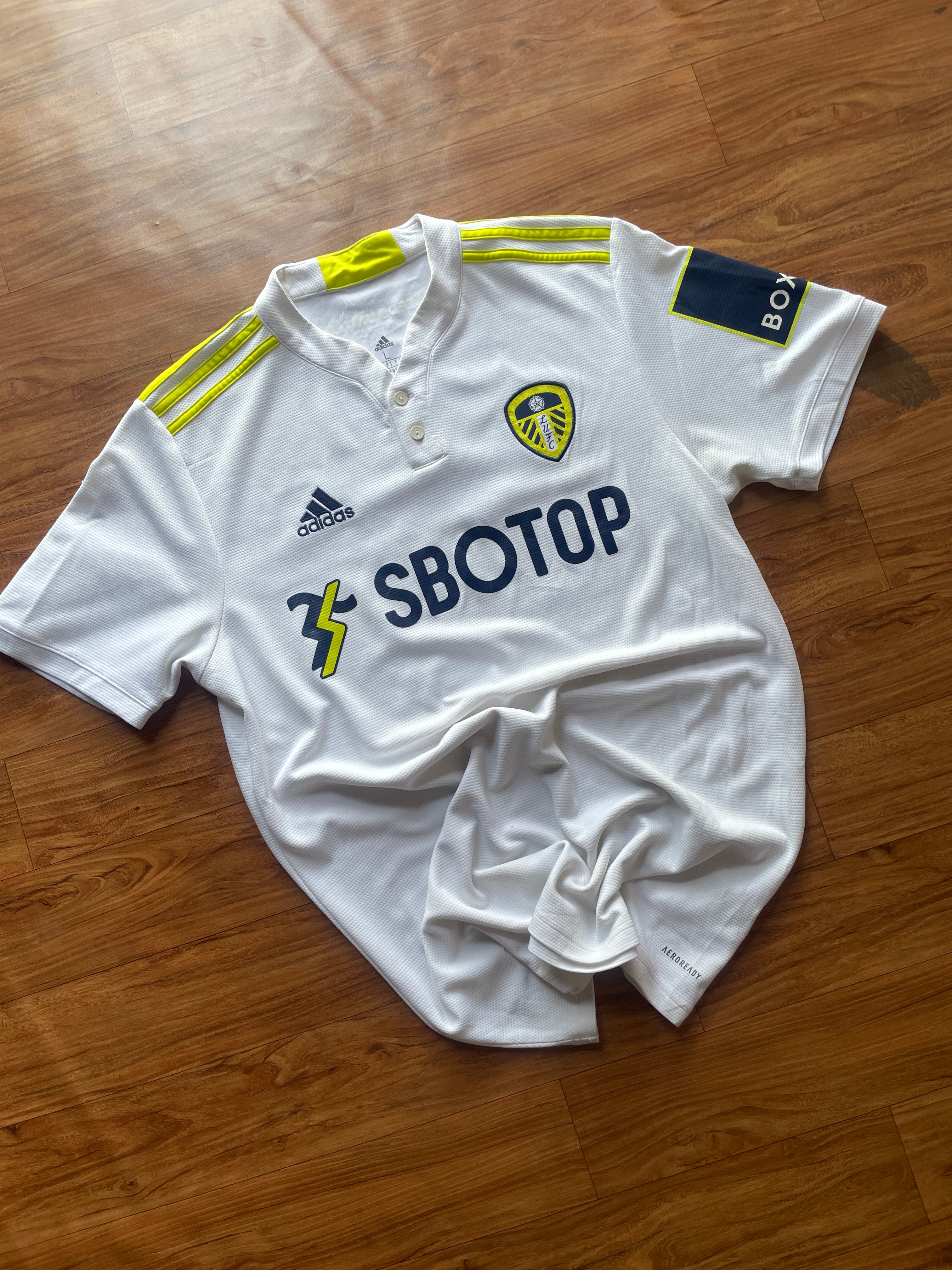 2021-2022 Leeds United home