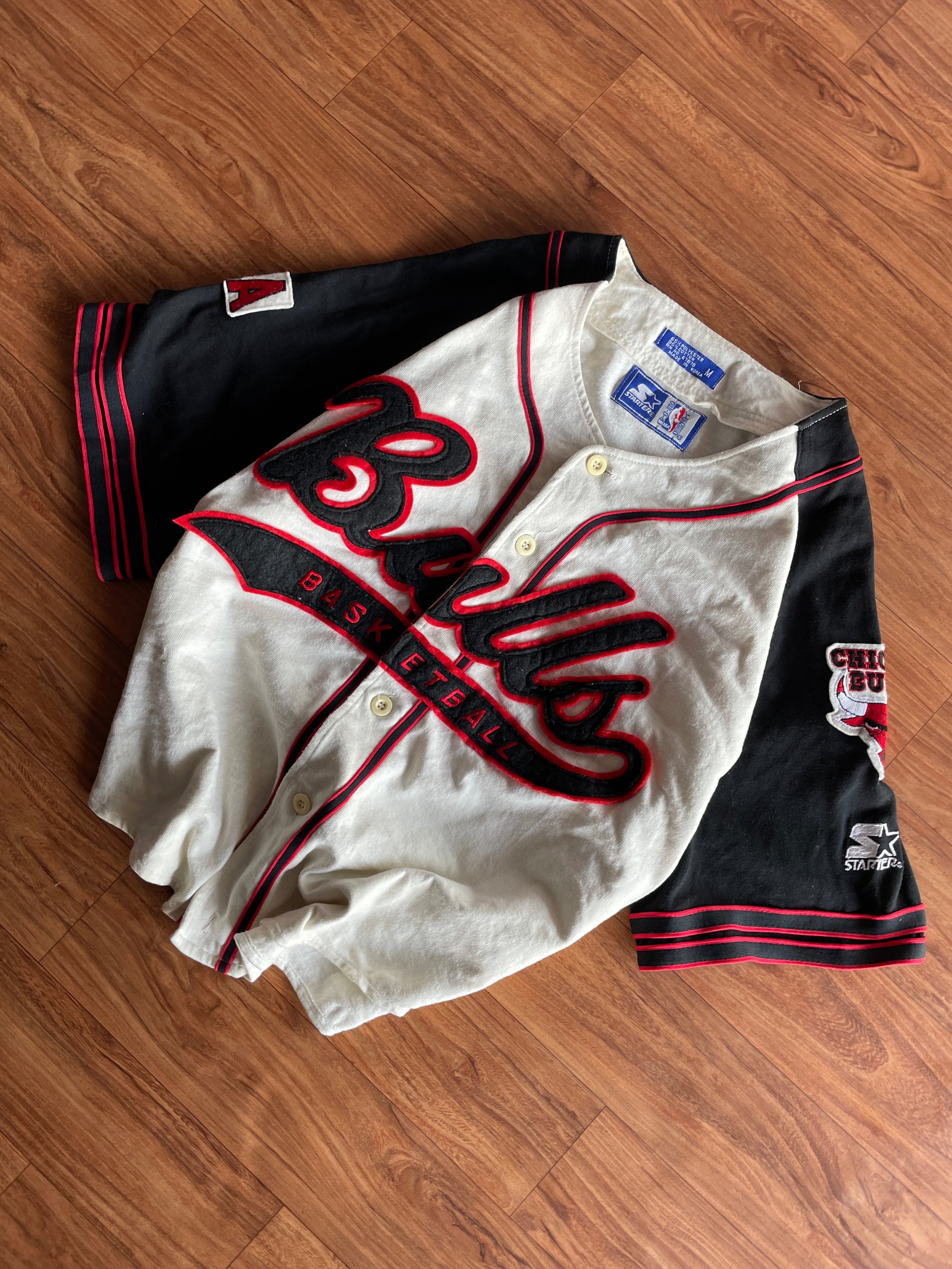 Chicago Bulls Jersey (VTG) - White Script Baseball Jersey by Starter - Men's MED