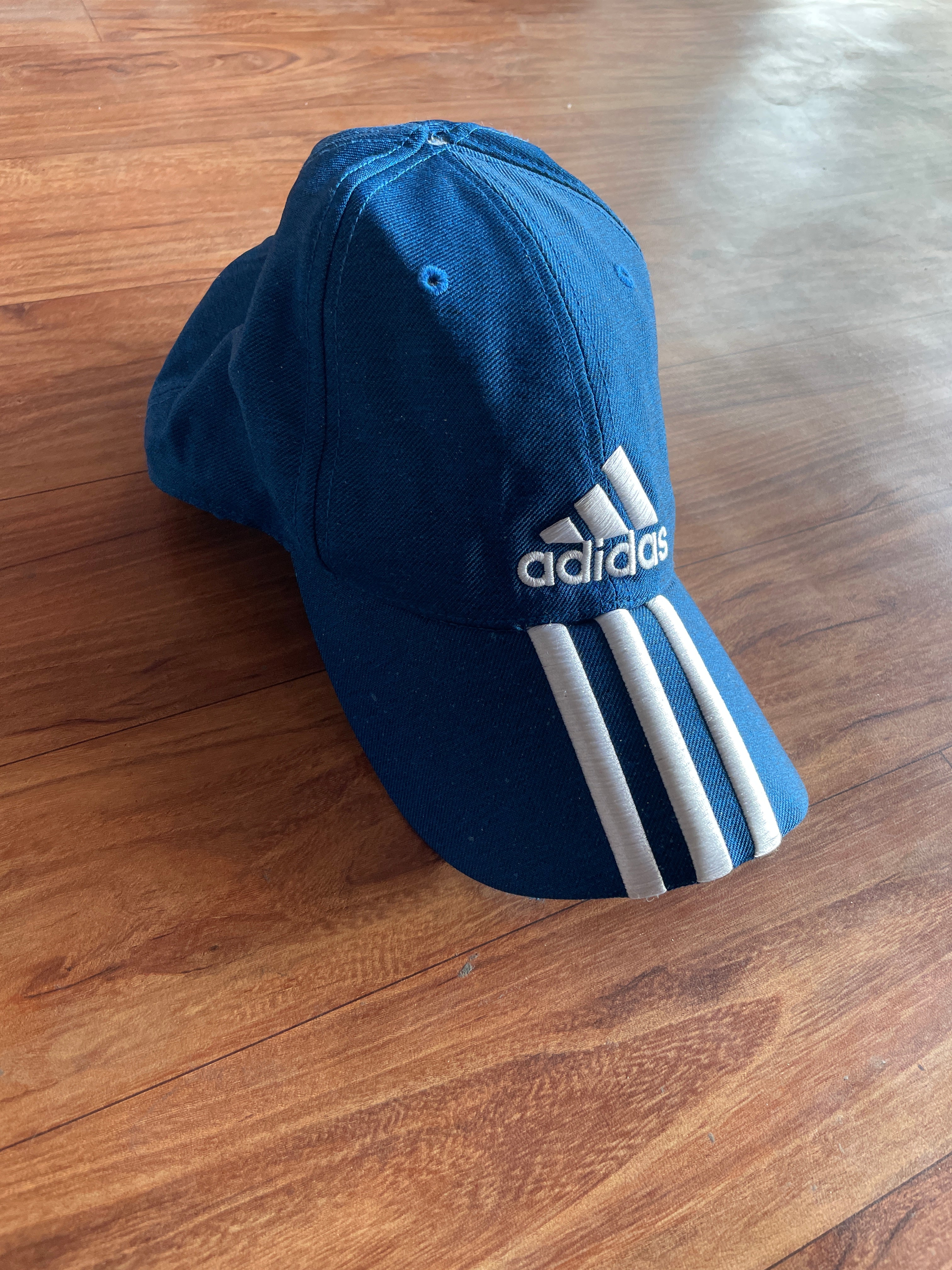 Caps
