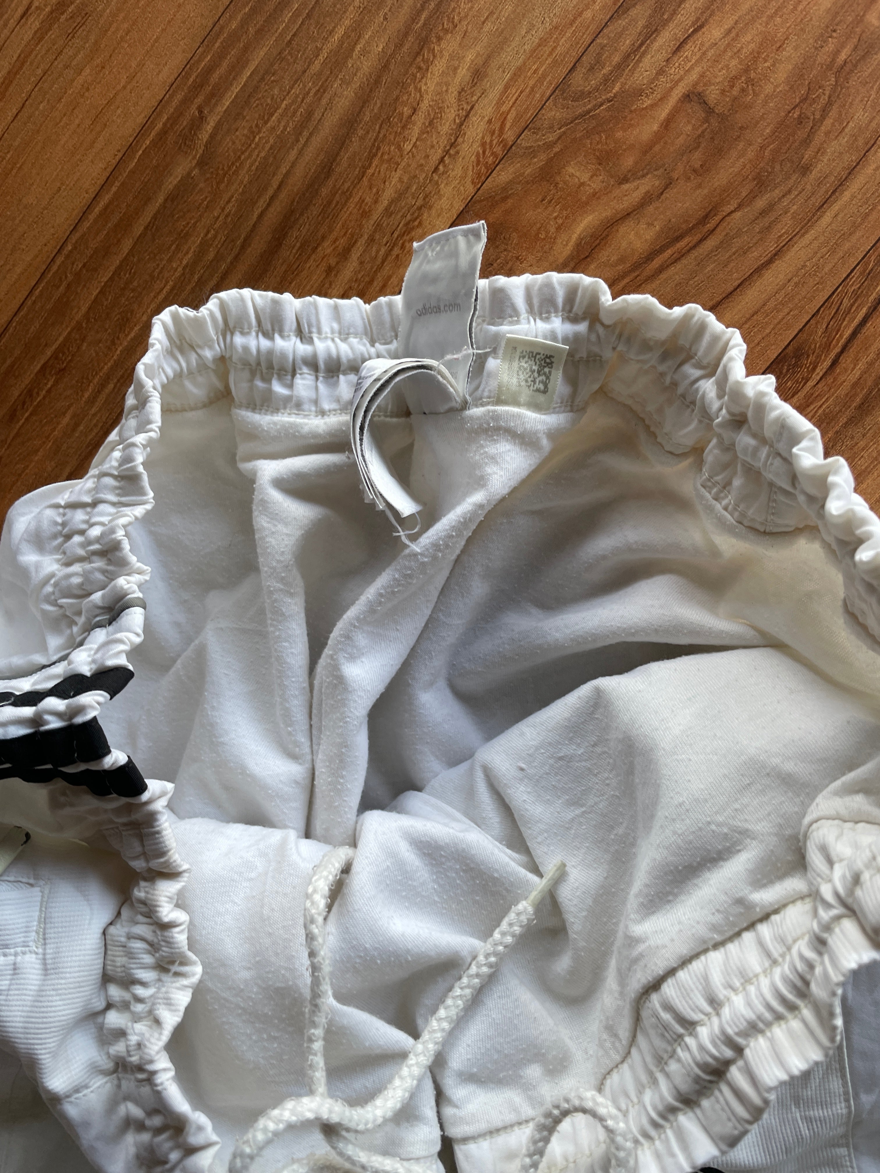white 3 stripe(W32-34 L39)