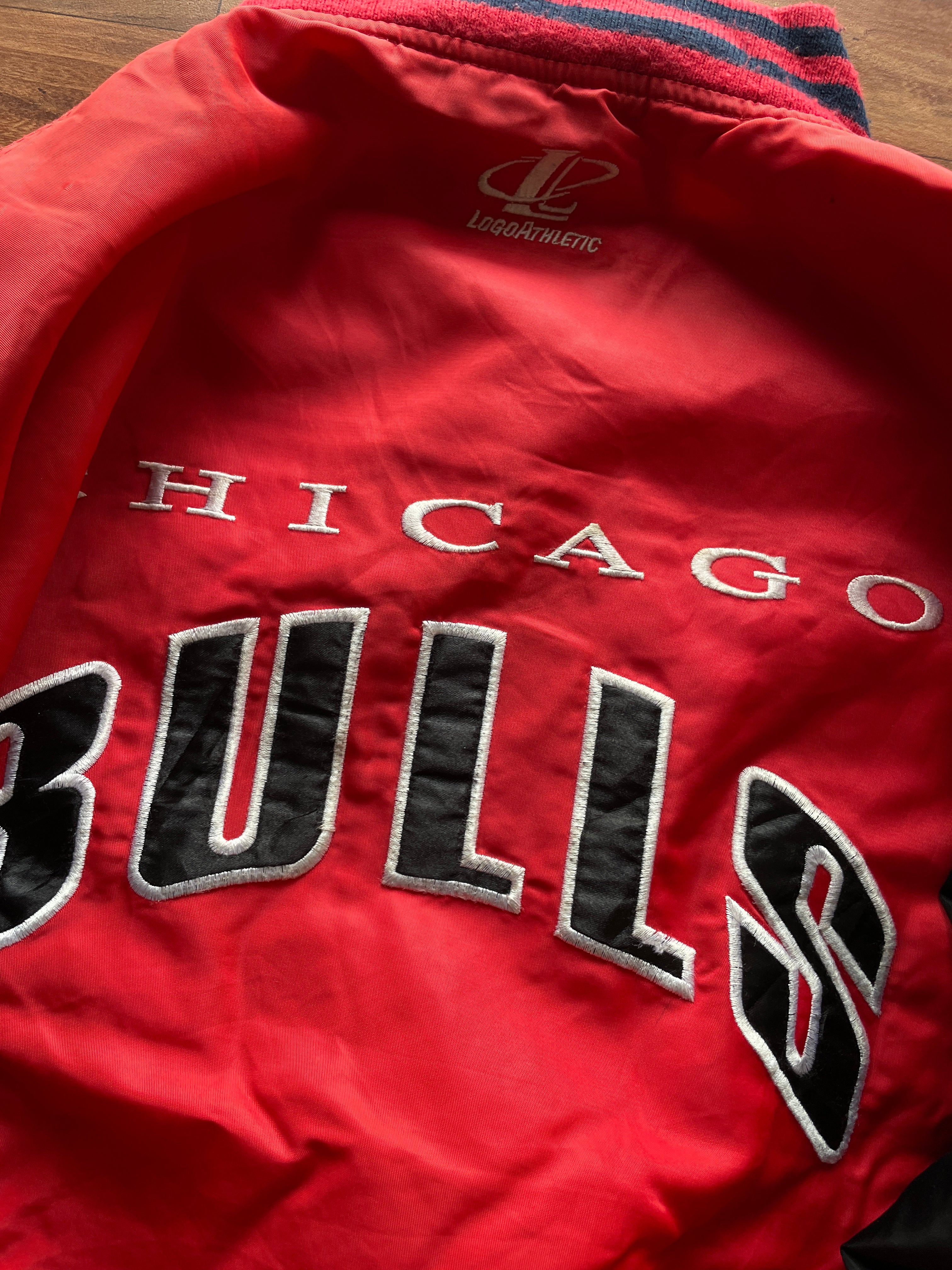 vintage  90s Logo Athletic Chicago Bulls NBA (super rare)