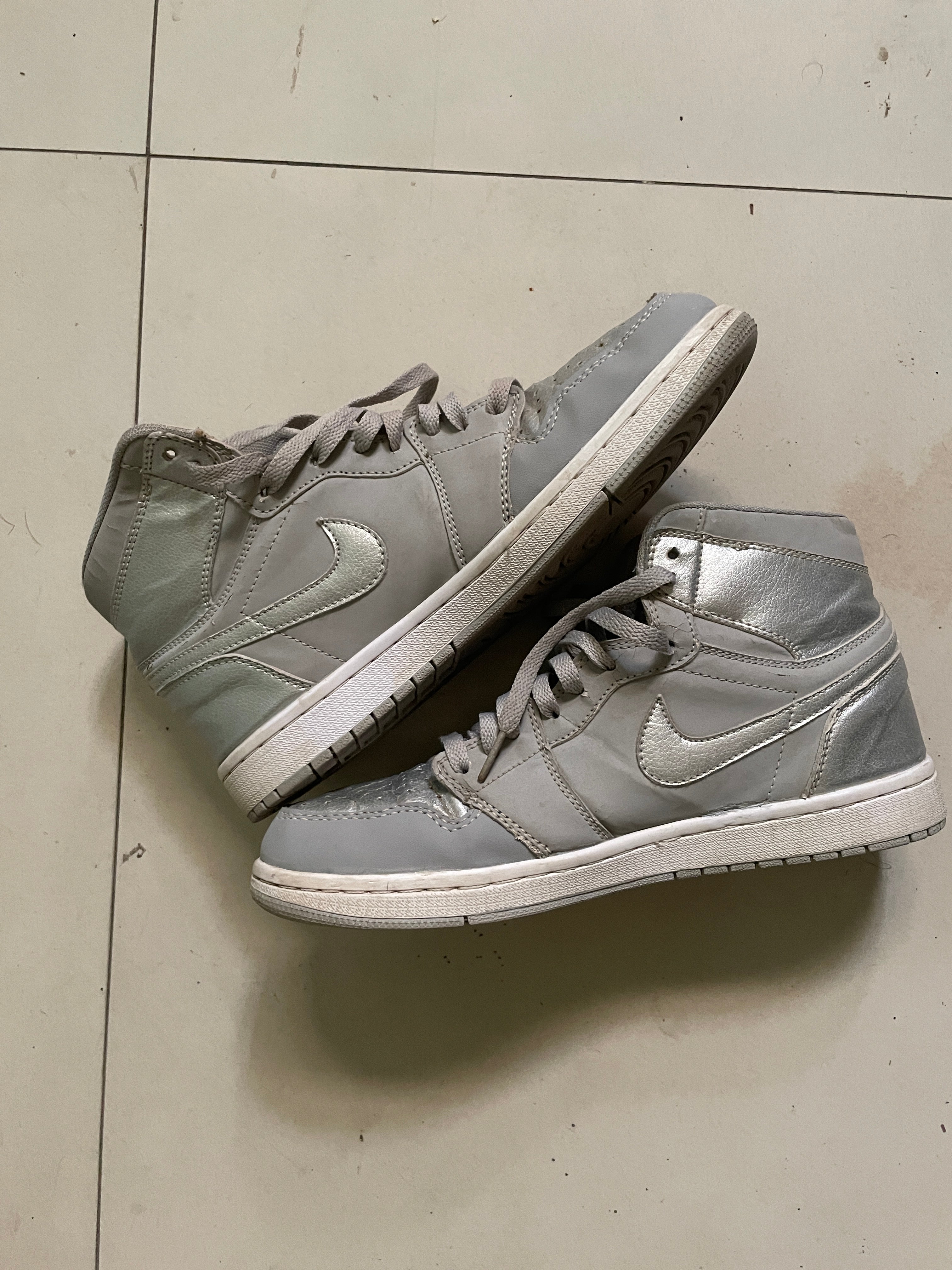 JORDAN 1 RETRO- UK8.5