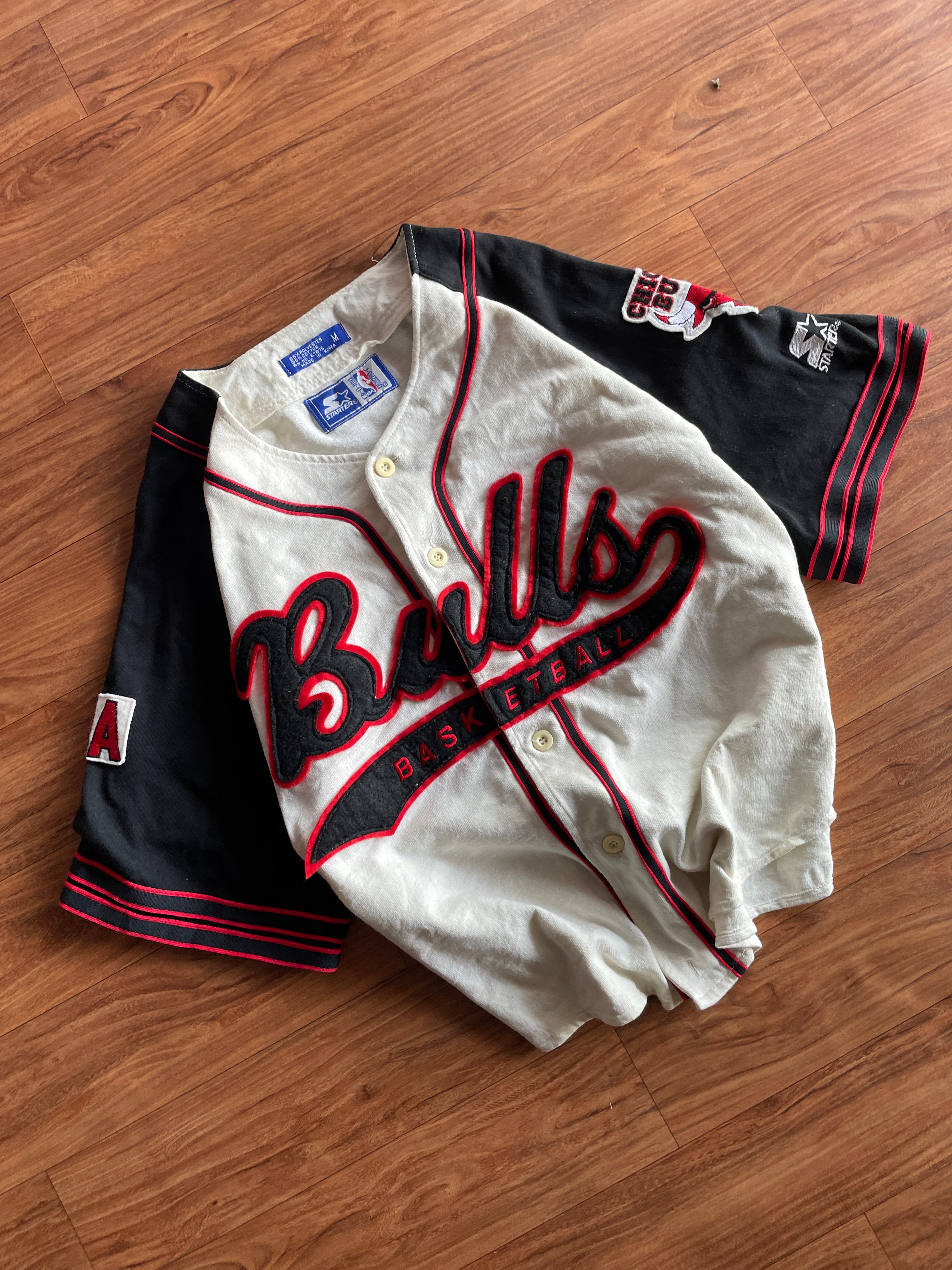 Chicago Bulls Jersey (VTG) - White Script Baseball Jersey by Starter - Men's MED