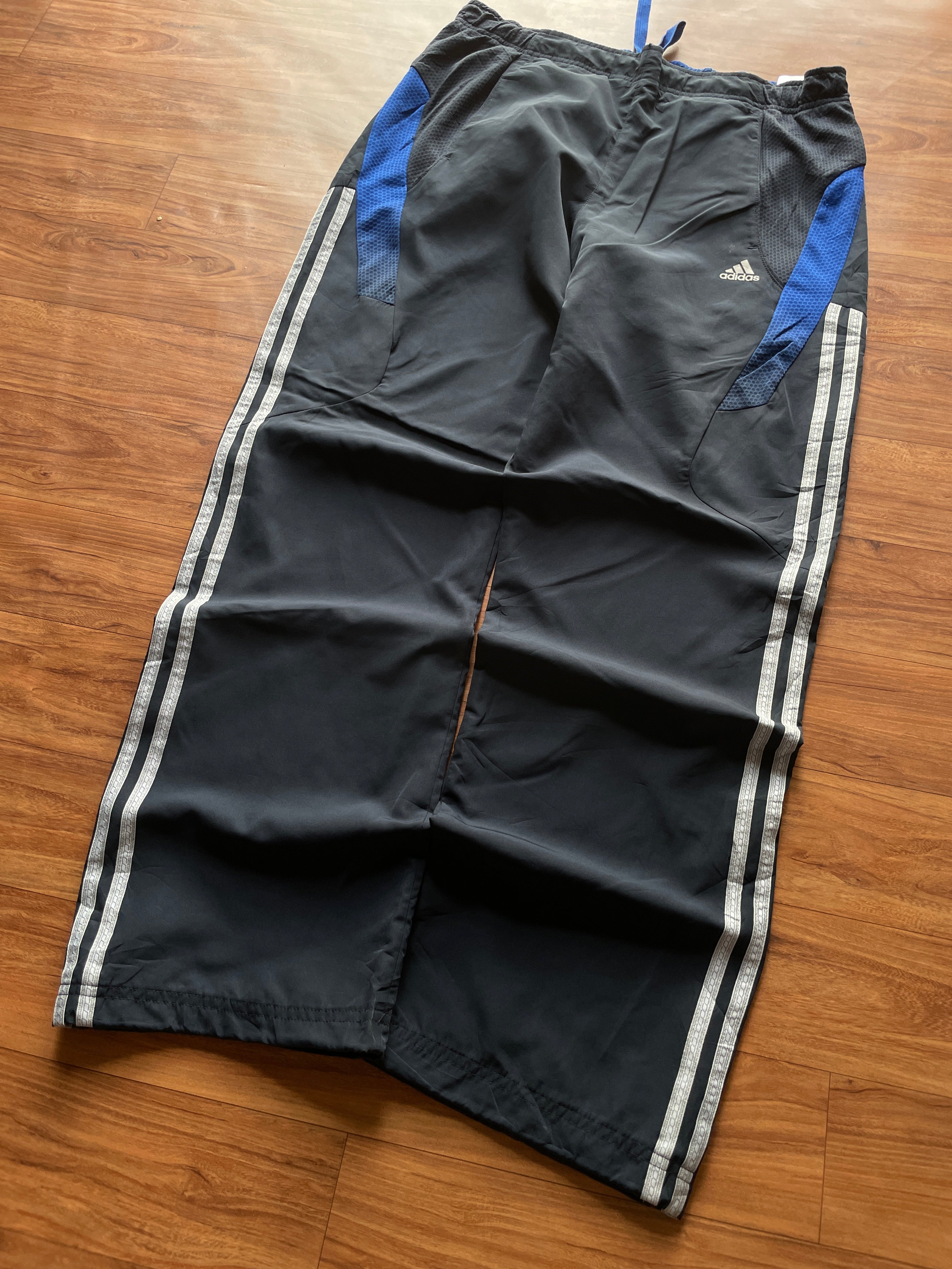 Adidas- M