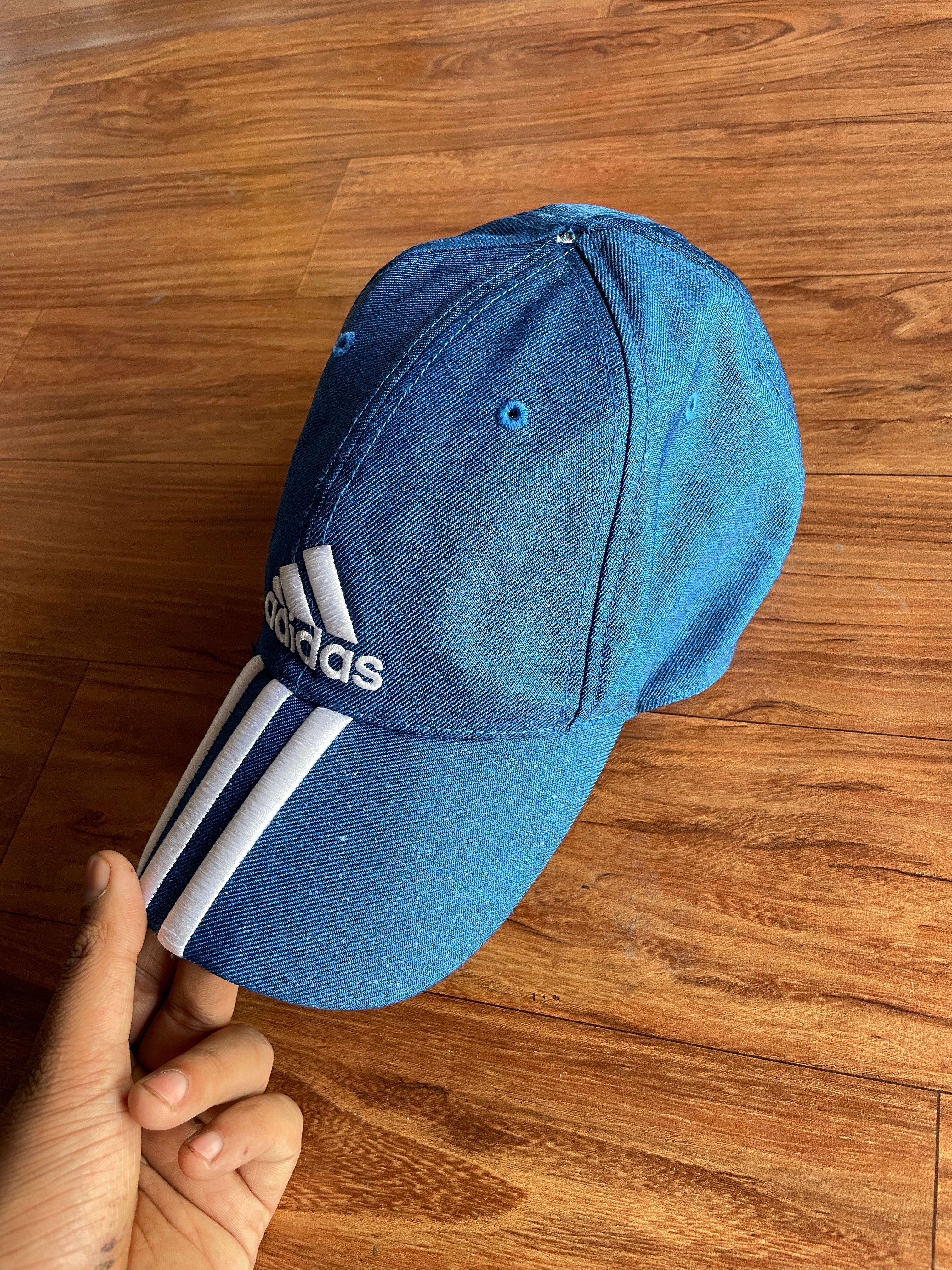 Caps