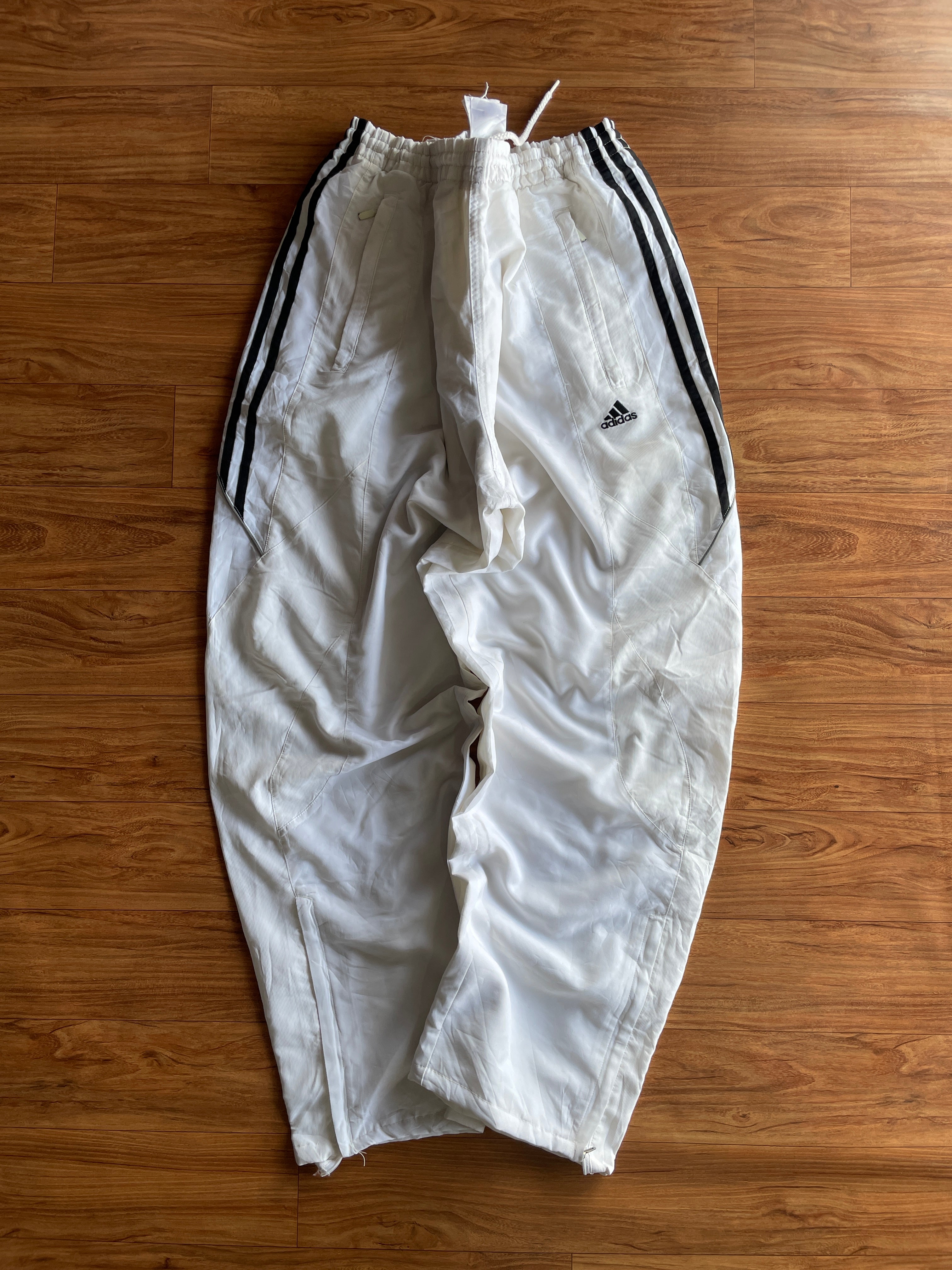 white 3 stripe(W32-34 L39)
