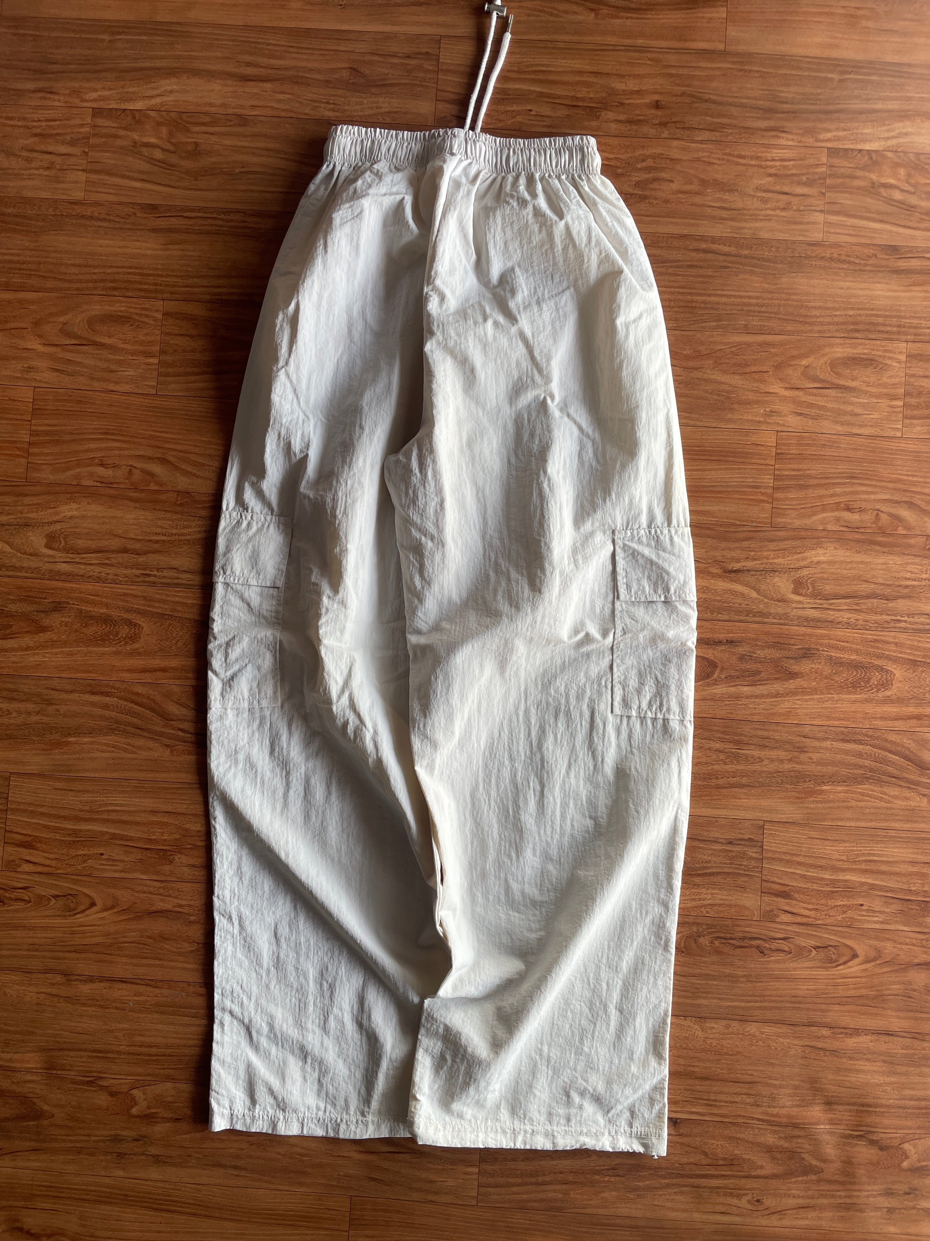 Beige parachute Track(W30-32 L40.5)