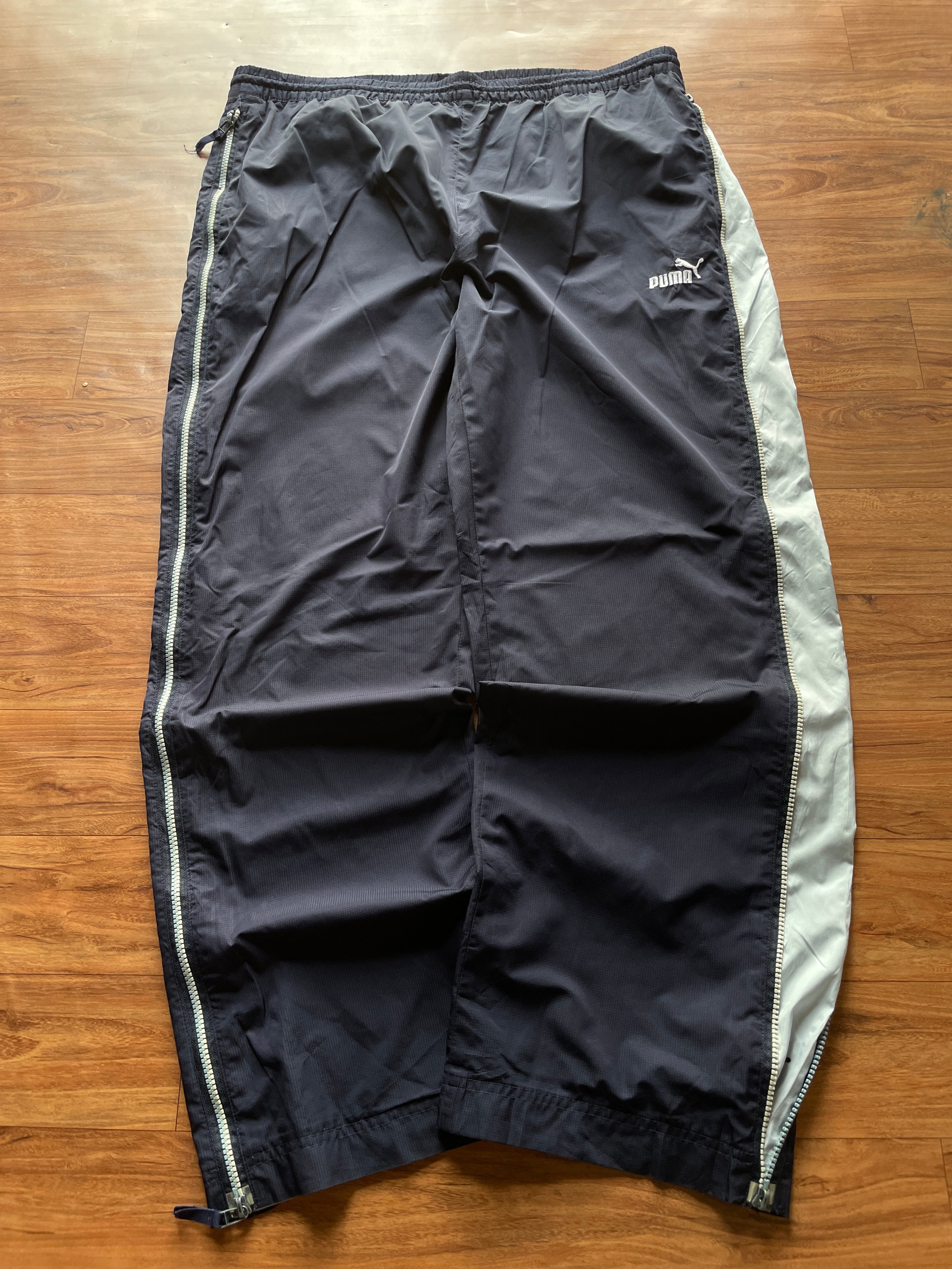 Puma (one side chain damage )