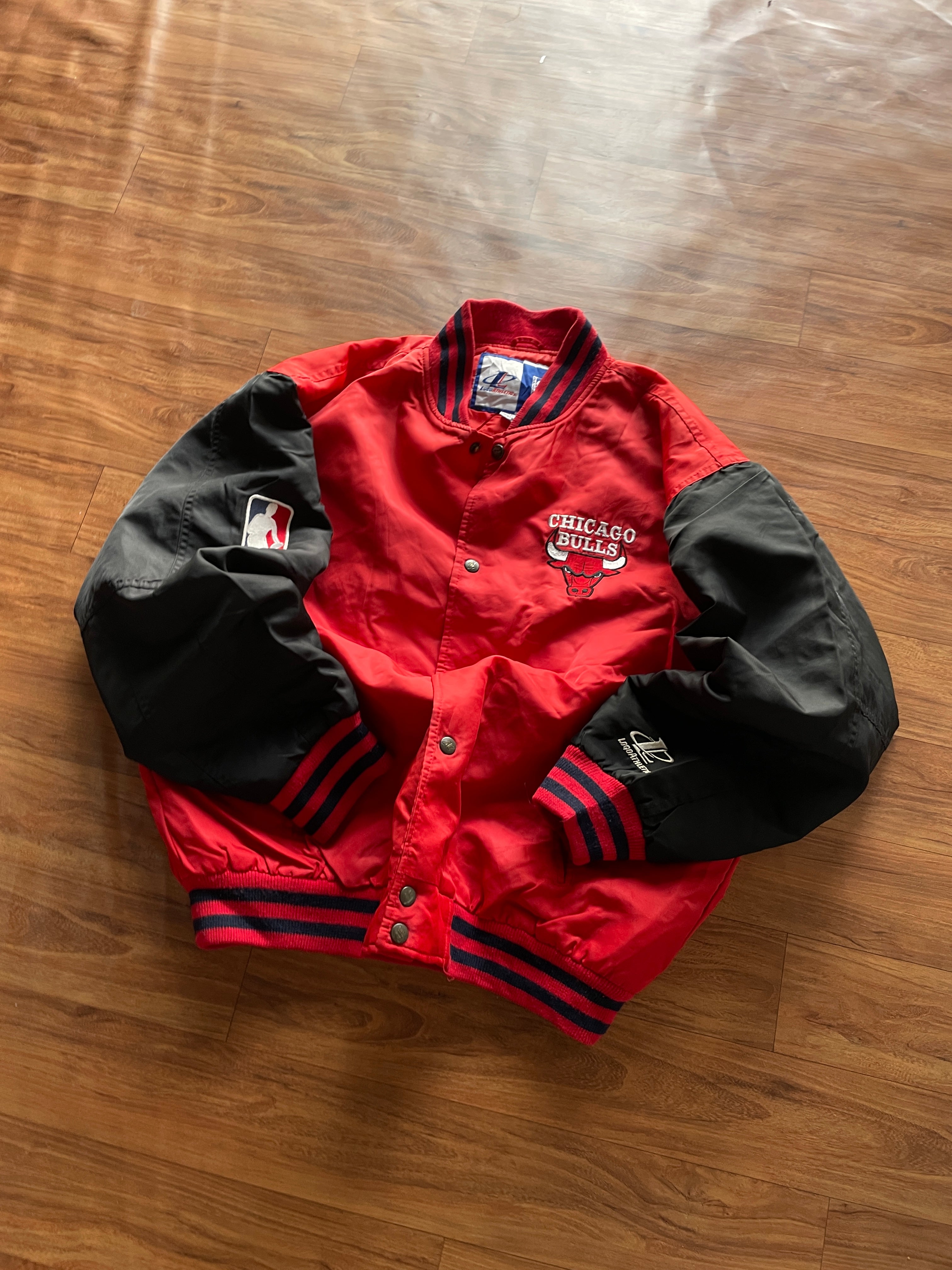 vintage  90s Logo Athletic Chicago Bulls NBA (super rare)