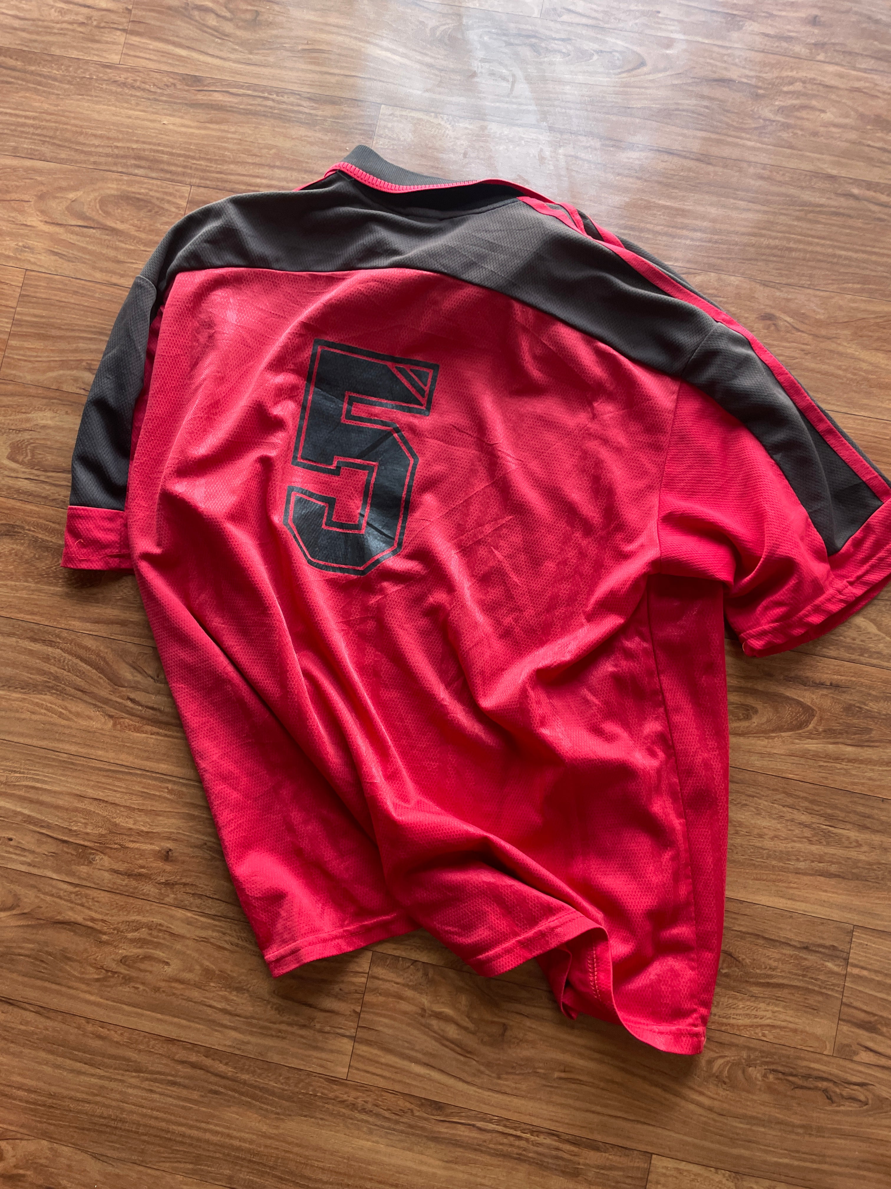 Vintage adidas tee