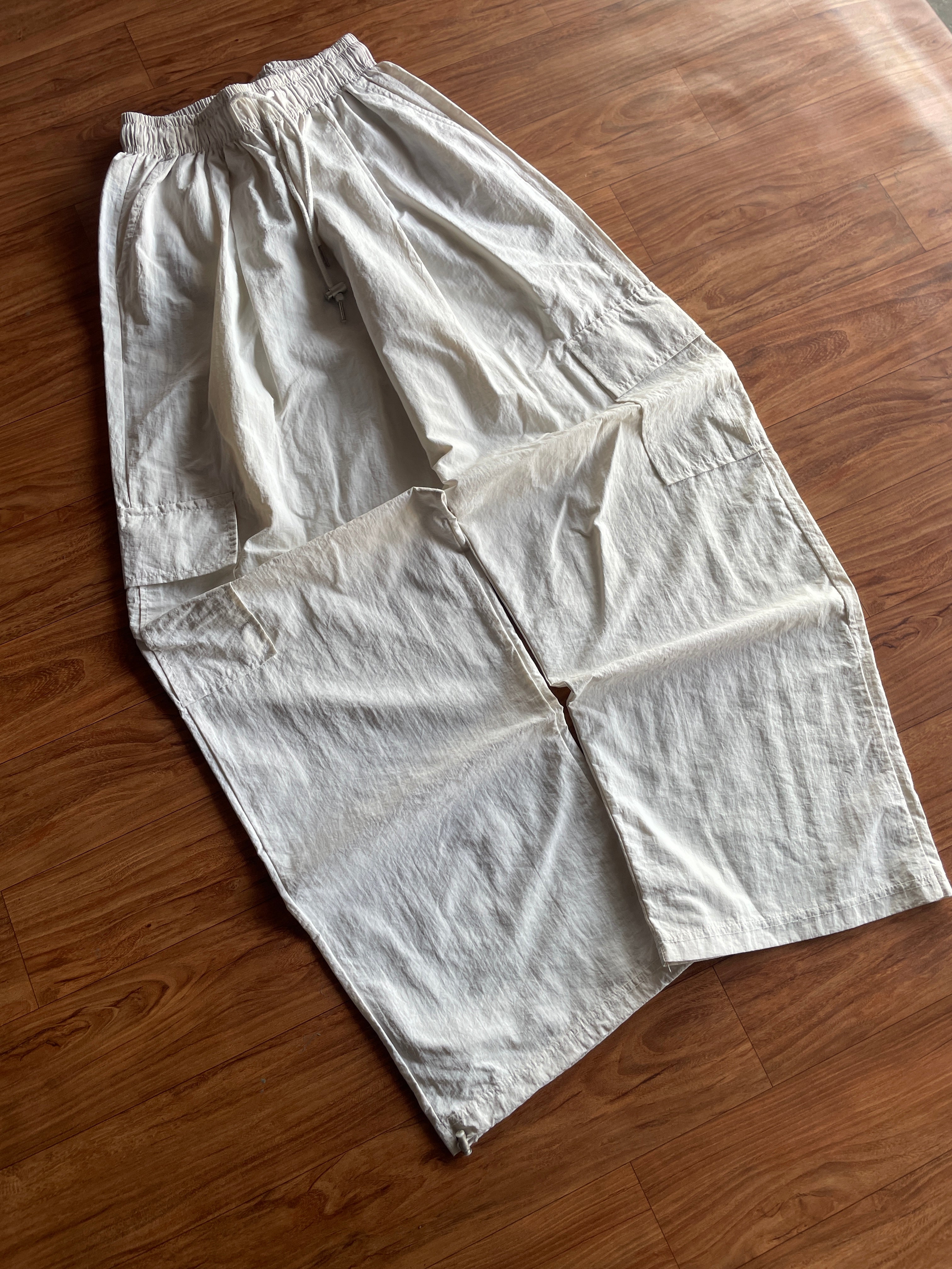 Beige parachute Track(W30-32 L40.5)
