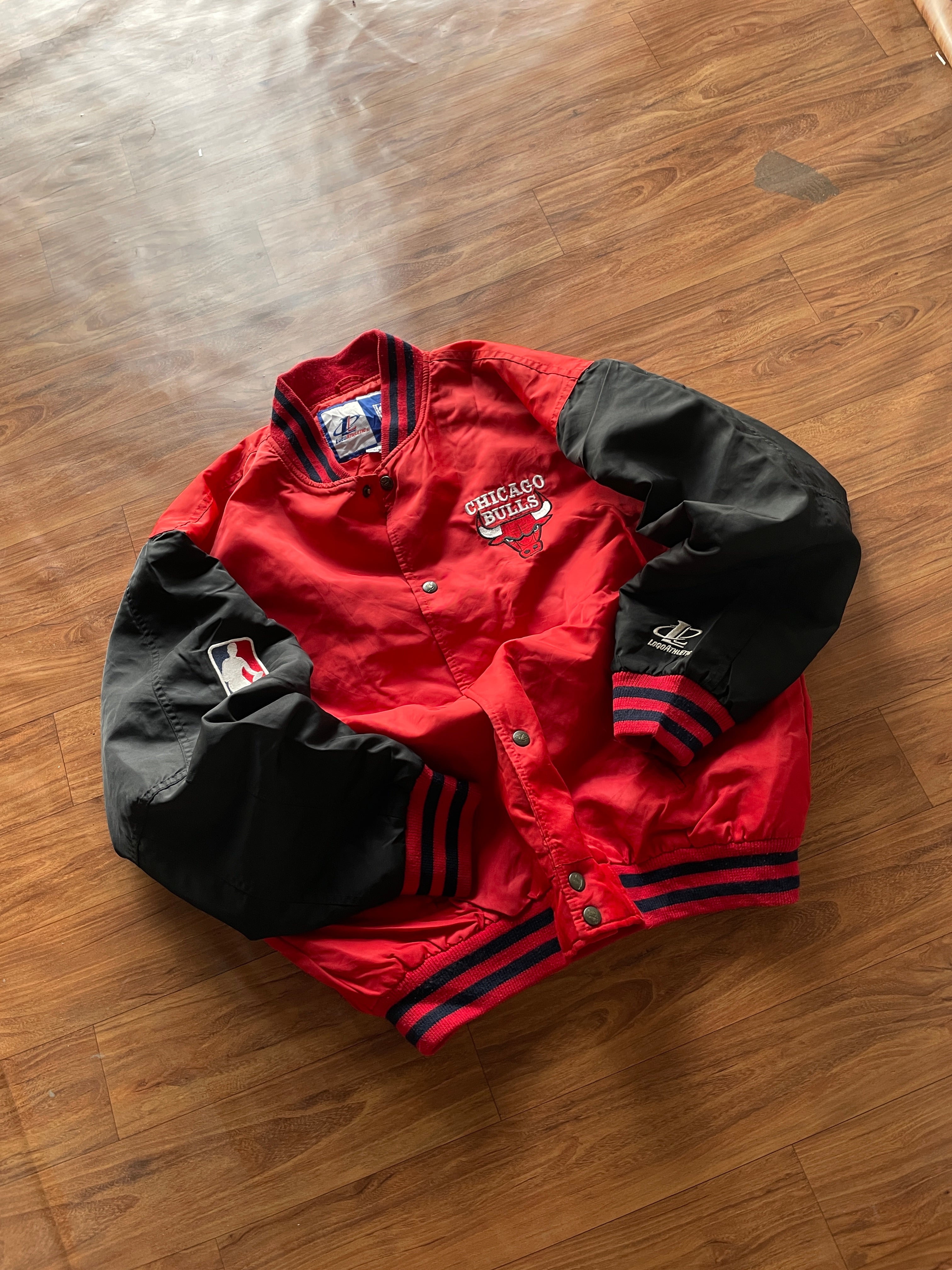 vintage  90s Logo Athletic Chicago Bulls NBA (super rare)