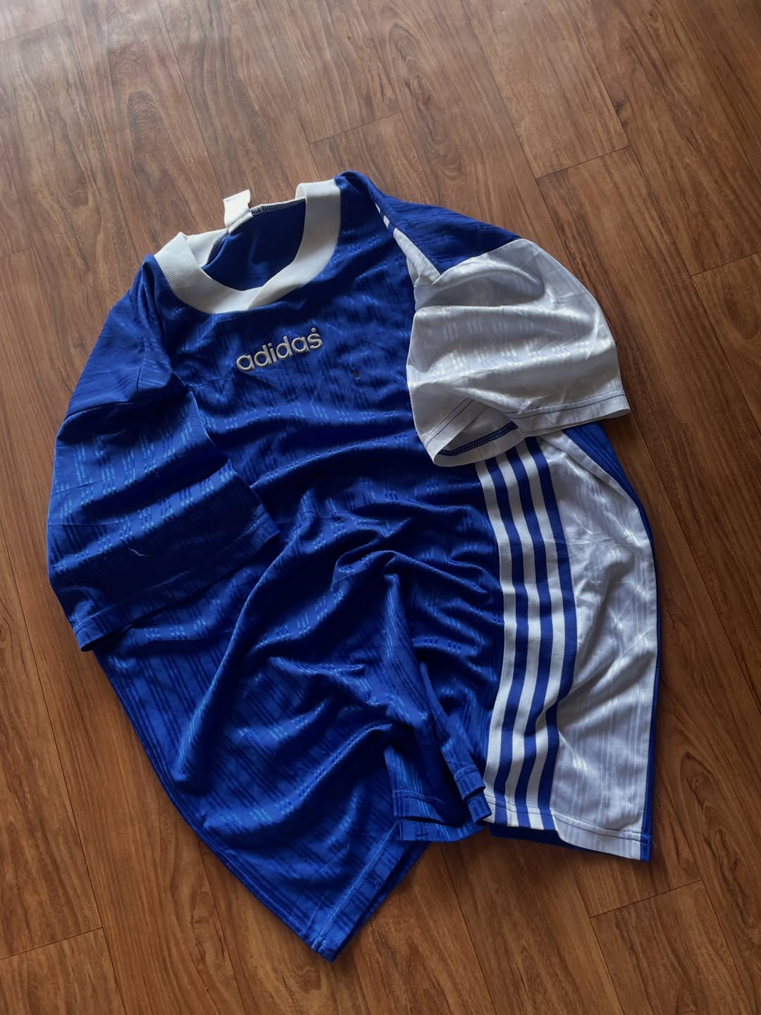 A*didas retro