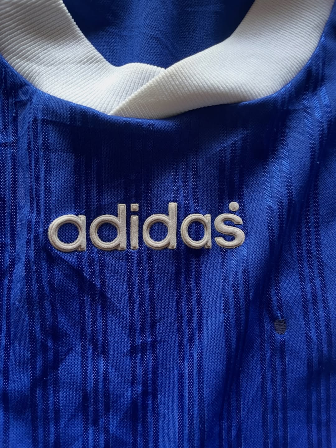 A*didas retro