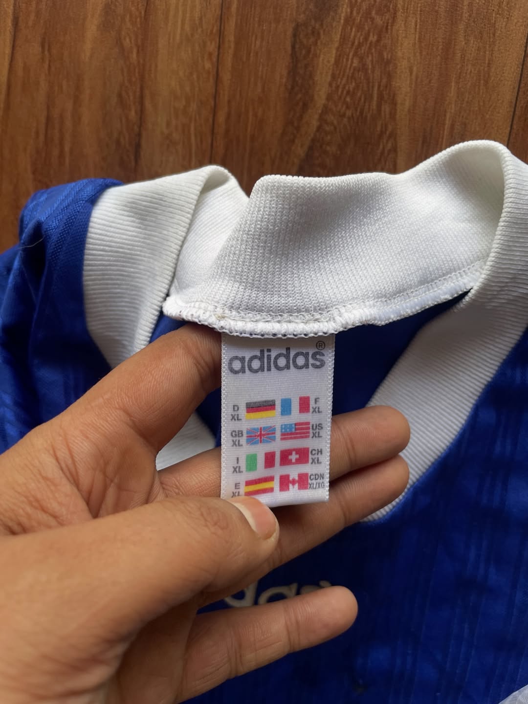 A*didas retro