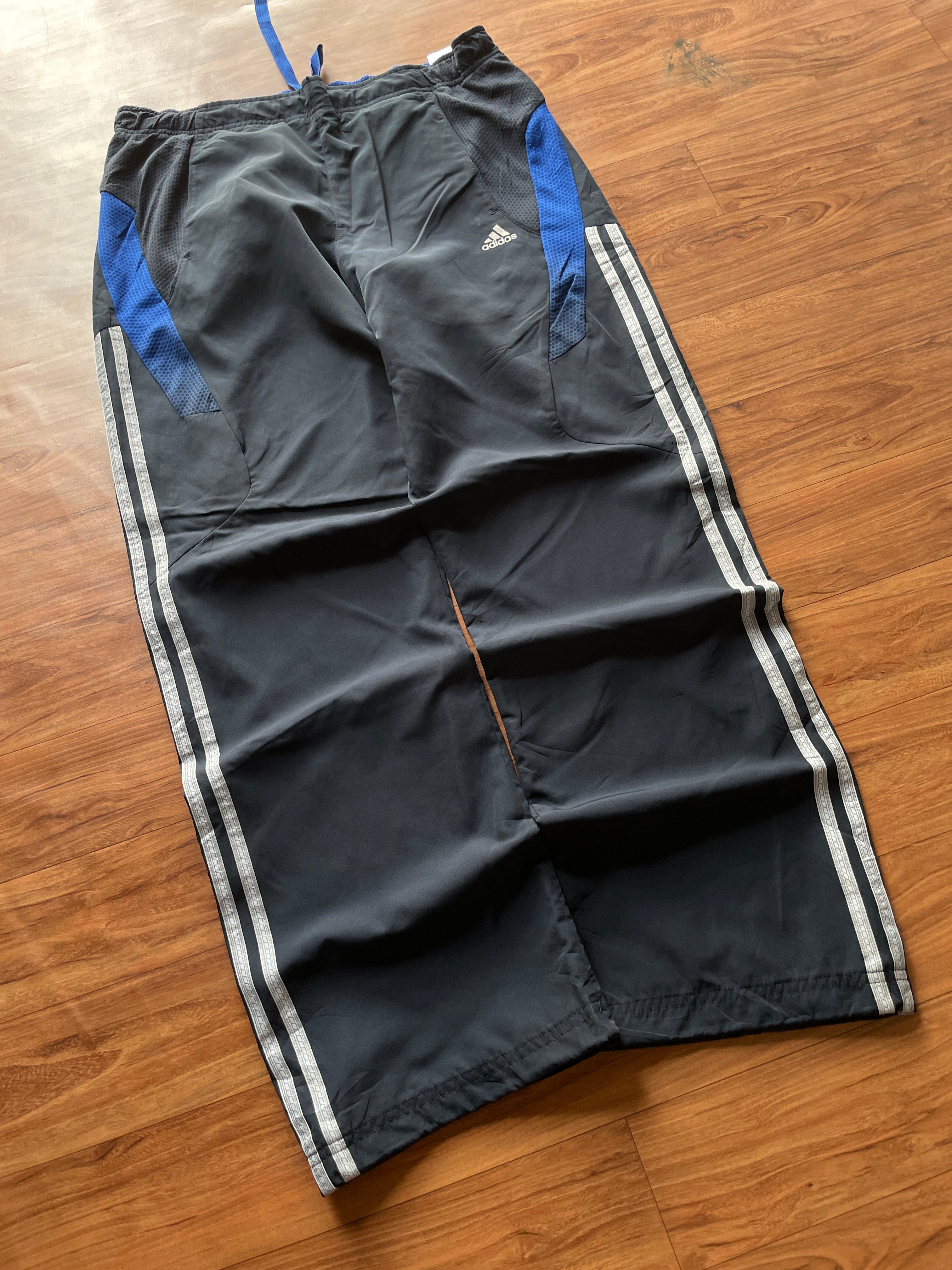 Adidas- M