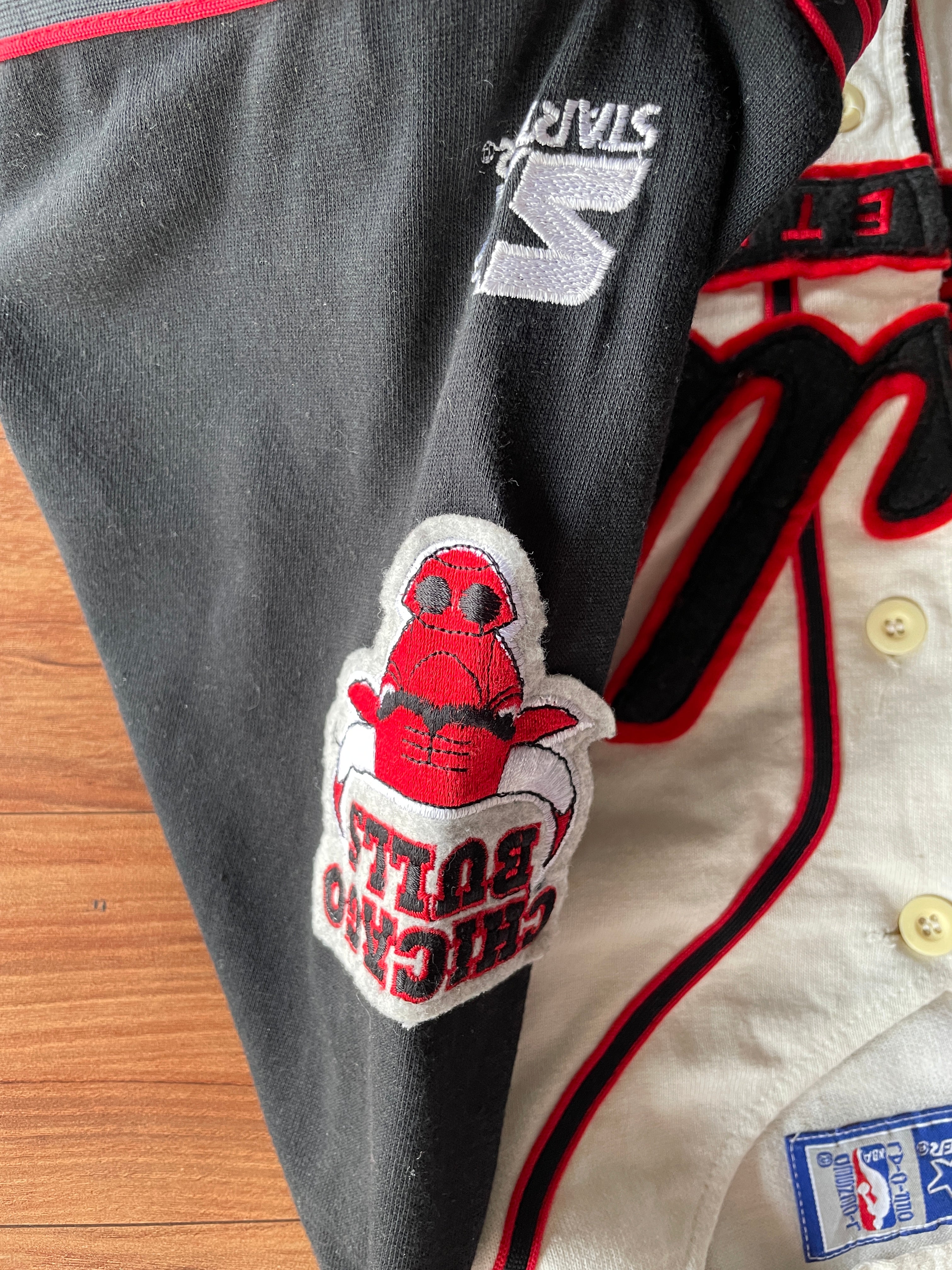 Chicago Bulls Jersey (VTG) - White Script Baseball Jersey by Starter - Men's MED