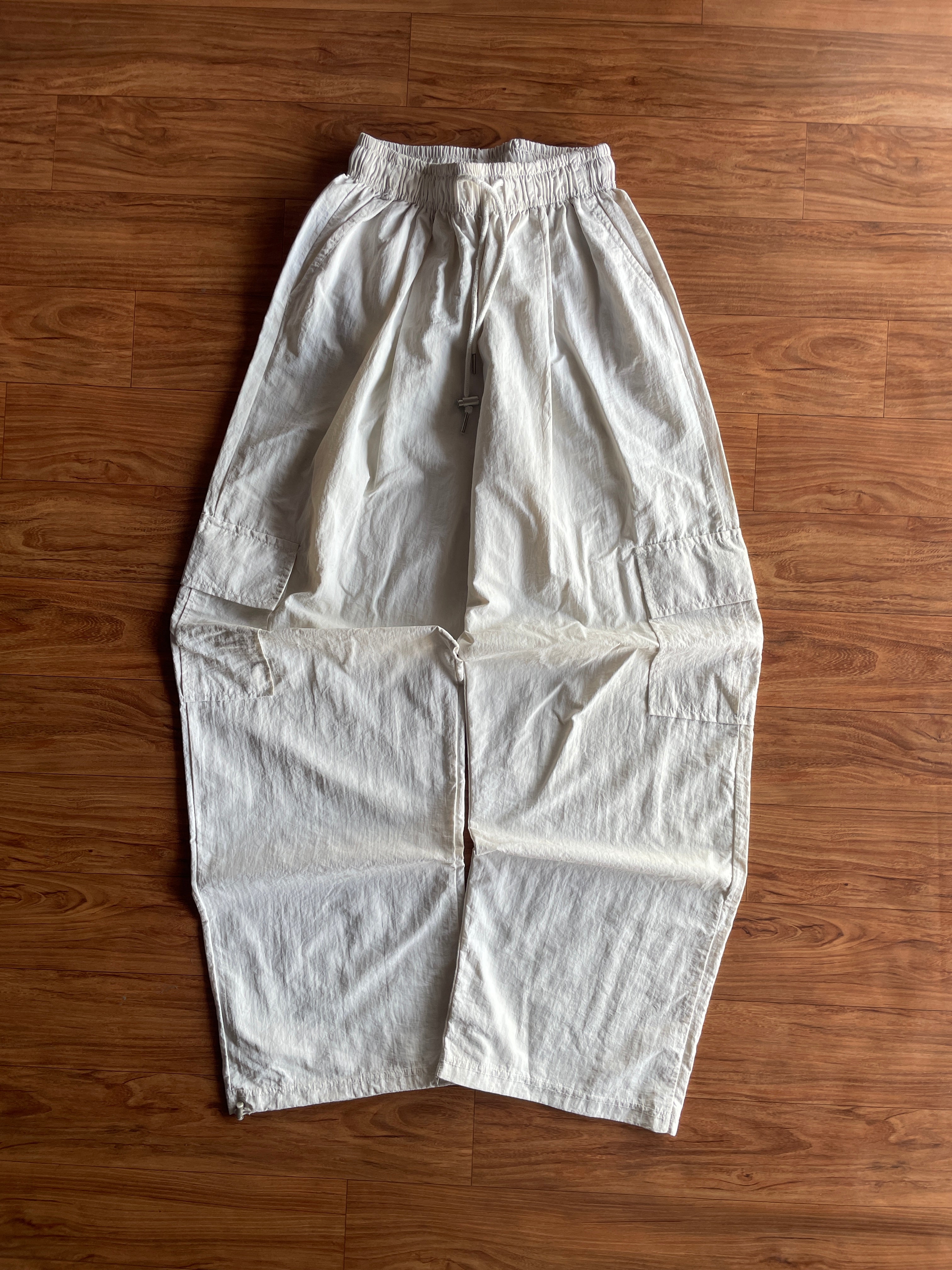 Beige parachute Track(W30-32 L40.5)