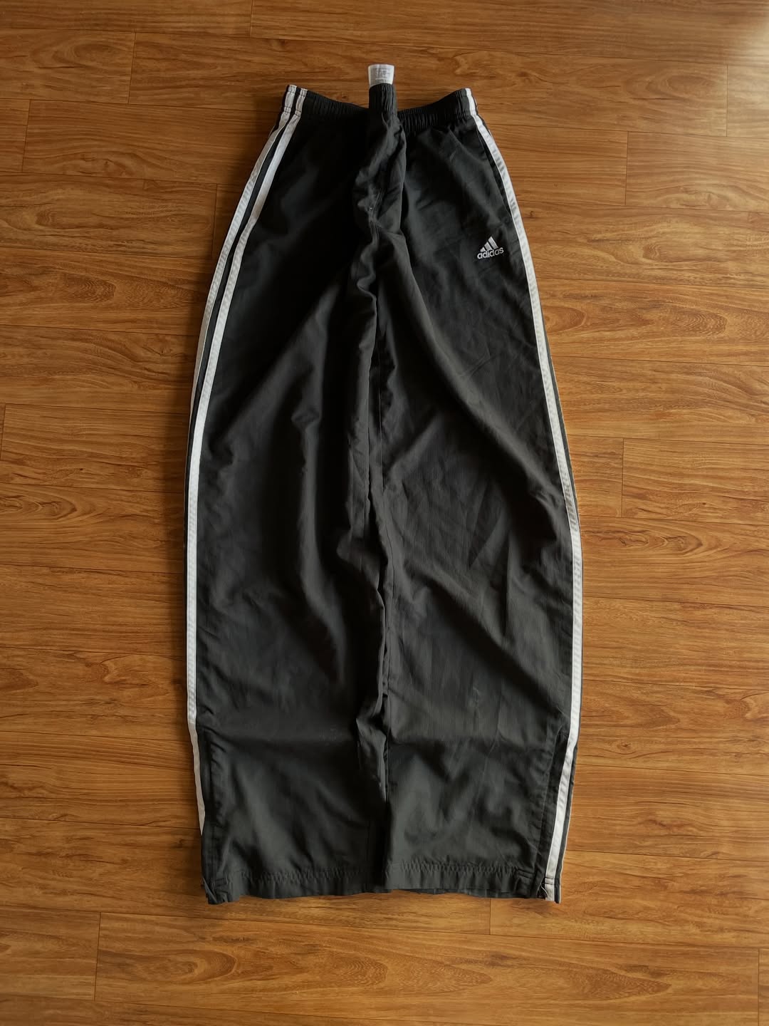 A*didas 3 stripe black