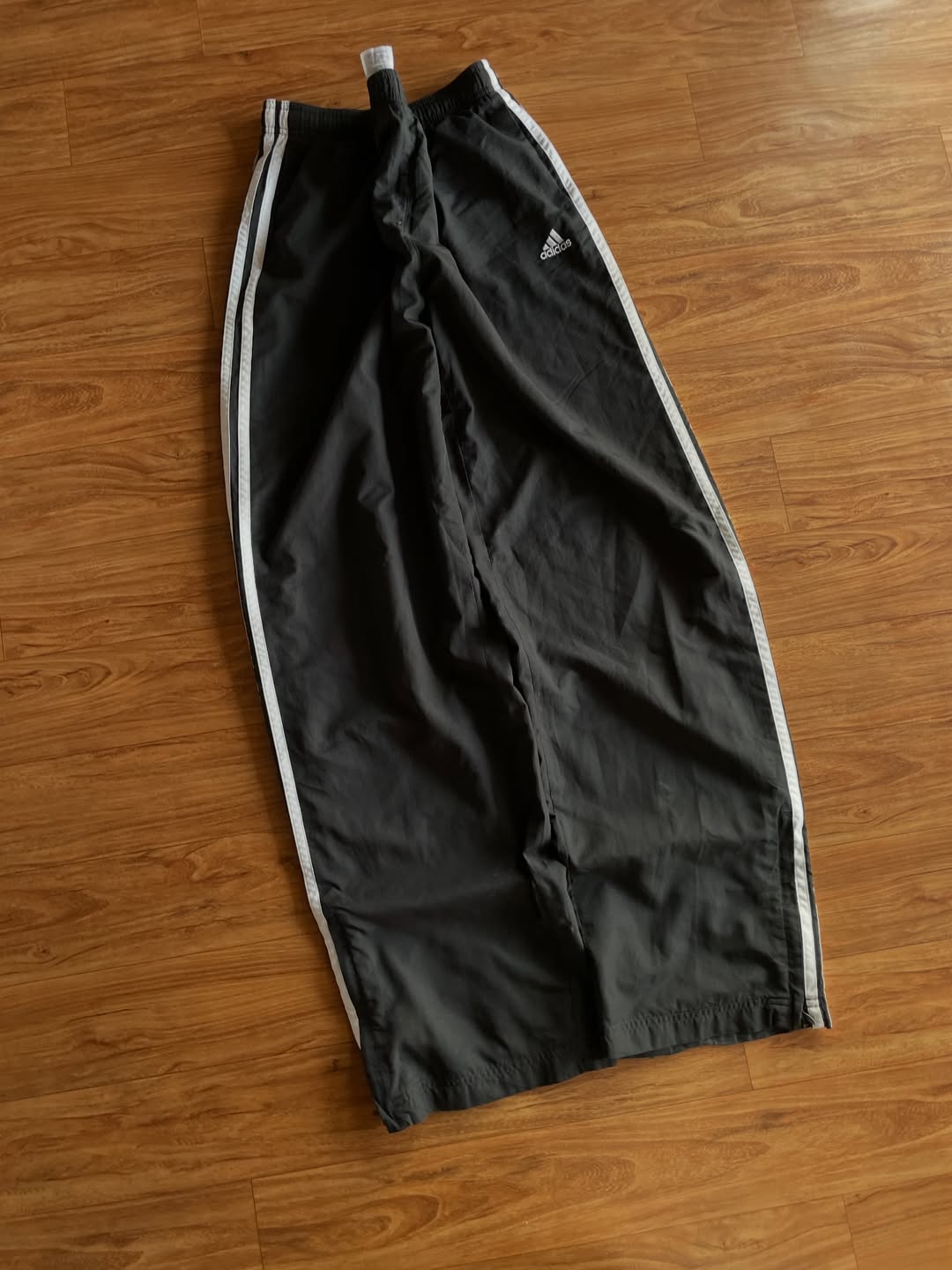A*didas 3 stripe black