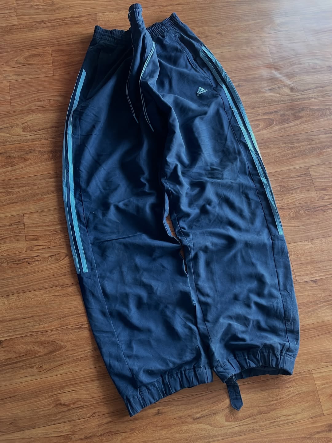 A*didas Blue stripe