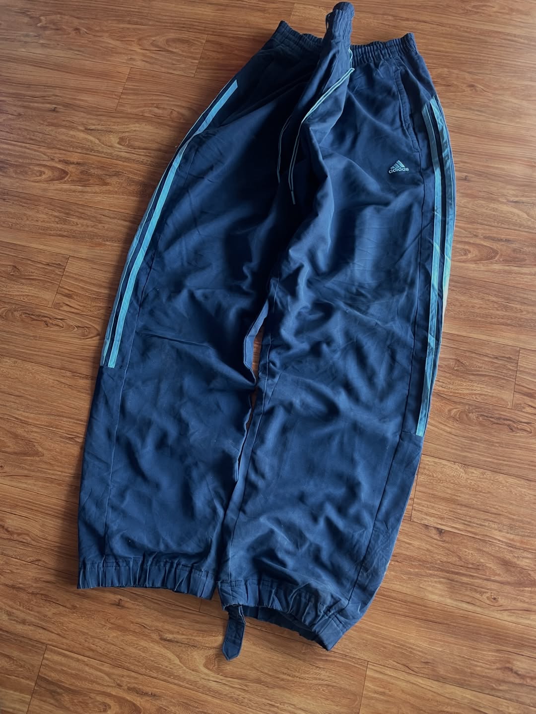 A*didas Blue stripe
